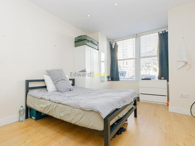 Cricketfield Road, London E5 3 bed flat to rent £2,752 pcm £635 pw