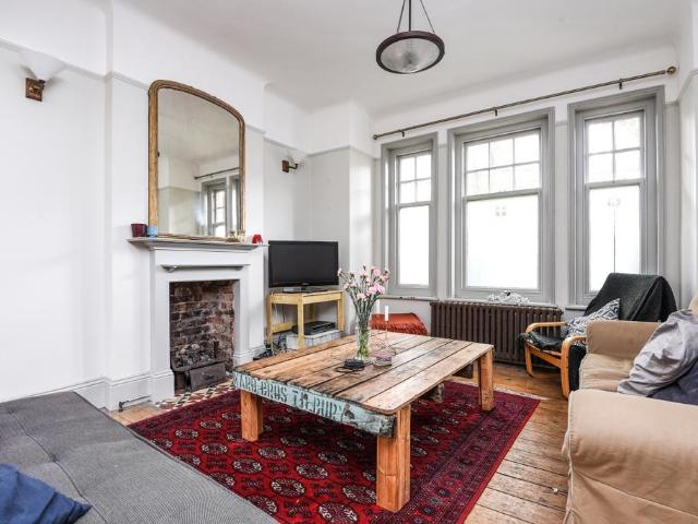 Cricklade Avenue, Streatham Hill, SW2 4 bed terraced house to rent £3,750 pcm £865 pw