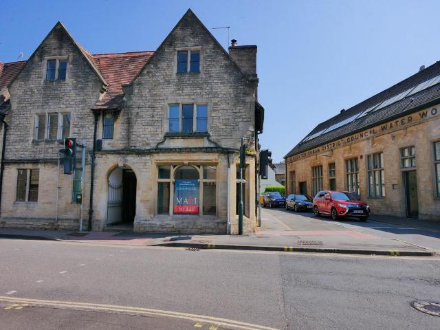 Cricklade Street, Cirencester, GL7 2 bed terraced house to rent £1,095 pcm £253 pw