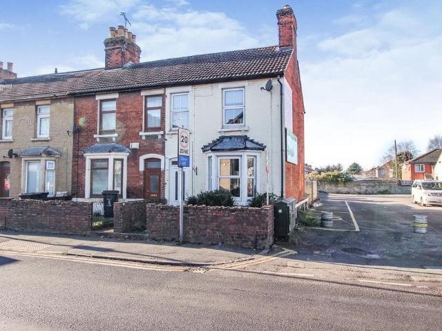 Cricklade Road, Swindon SN2 3 bed end of terrace house to rent £1,300 pcm £300 pw