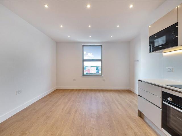 Cricklewood Broadway, London NW2, 3 bed flat to rent, £2,750 pcm | PrimeLocation