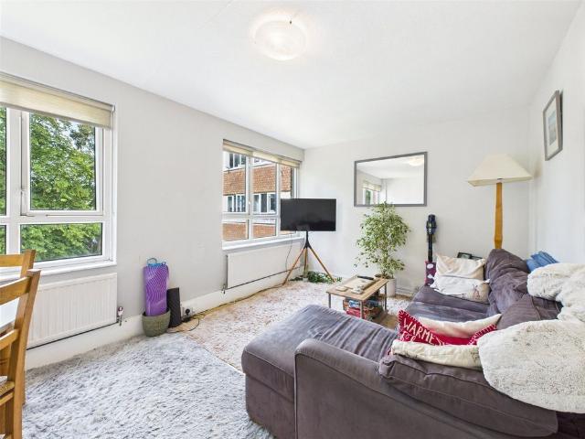 Crieff Court, Teddington, TW11