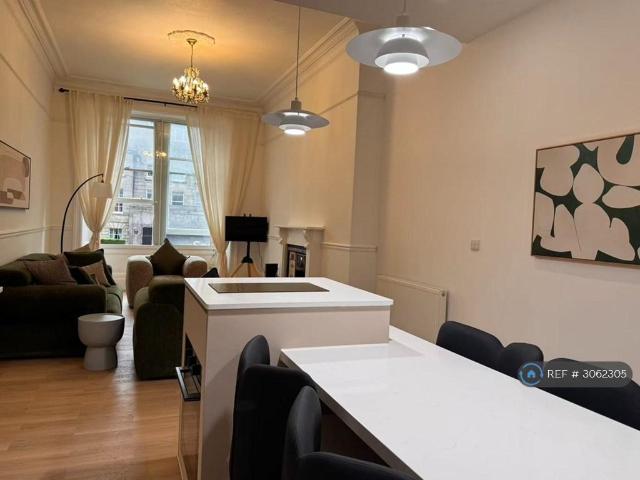 Crighton Place, Edinburgh, EH7 2 bed flat to rent £1,680 pcm £388 pw