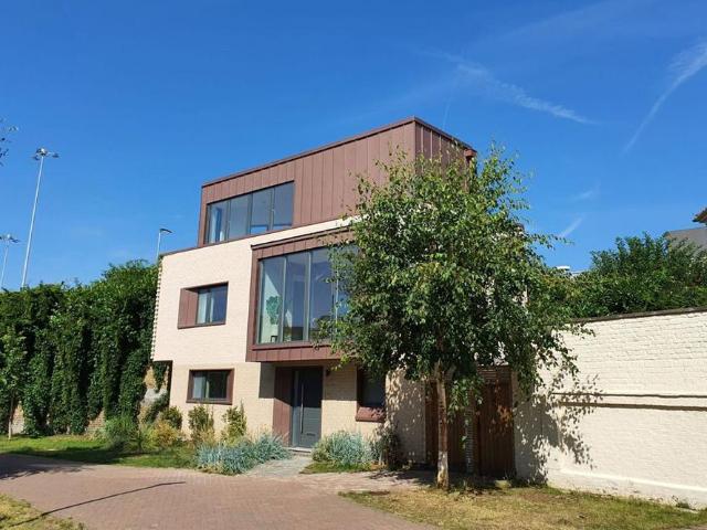 Crimsworth Road, London SW8 3 bed detached house to rent £4,800 pcm £1,108 pw