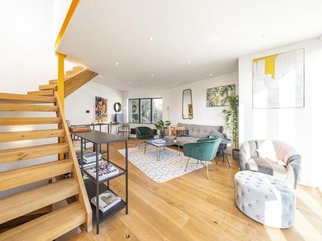 Crimsworth Road, London, SW8 3 bed house to rent £4,800 pcm £1,108 pw