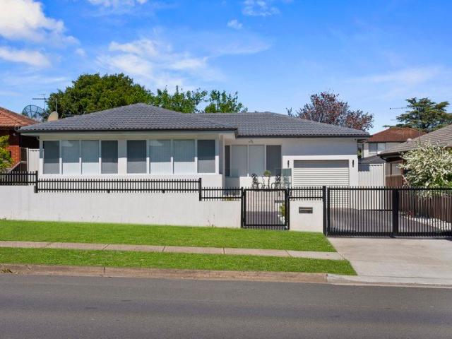 STYLISHLY RENOVATED SINGLE LEVEL FAMILY HOME