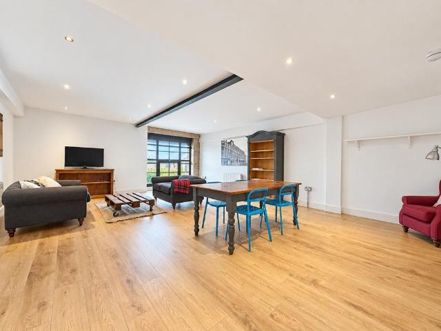 Crispin Lofts, New York Road, Leeds. 2 bed flat to rent £1,600 pcm £369 pw