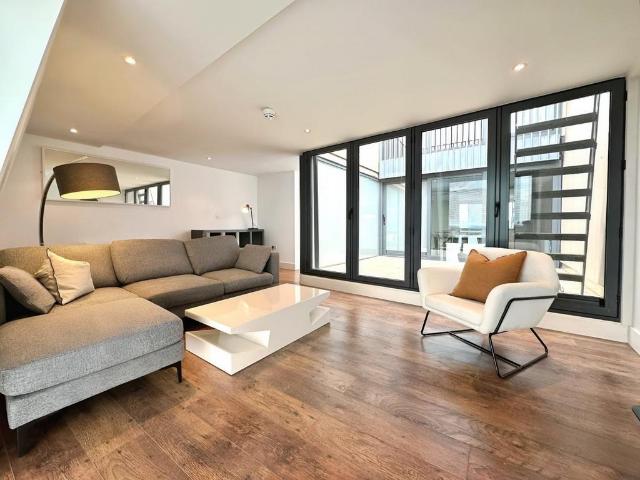 Crispin Lofts, New York Road, Leeds. 2 bed penthouse to rent £2,175 pcm £502 pw