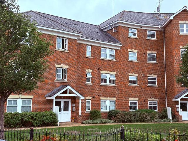 Crispin Way, Uxbridge UB8, 2 bed flat to rent, £1,700 pcm | PrimeLocation