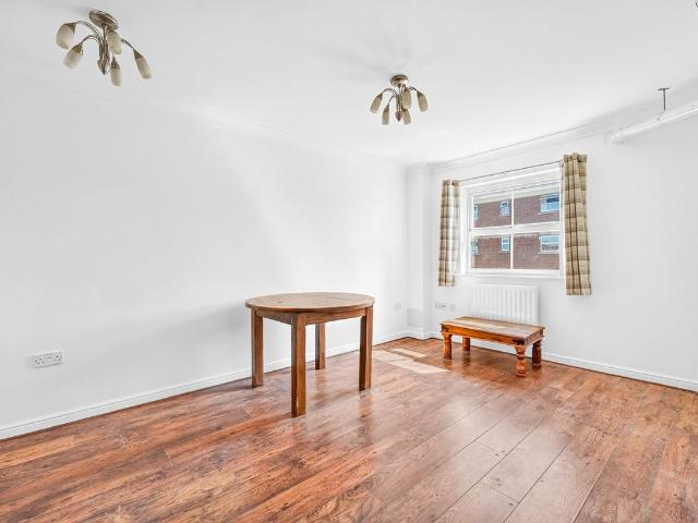 Crispin Way, Uxbridge UB8, 2 bed flat to rent, £1,800 pcm | PrimeLocation