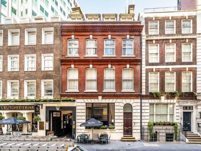 Crutched Friars, London EC3N 2 bed flat to rent £3,800 pcm £877 pw
