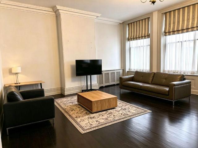 Crutched Friars, London EC3N 2 bed flat to rent £4,500 pcm £1,038 pw
