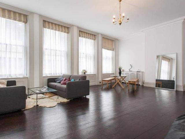 Crutched Friars, London 2 bed flat to rent £4,500 pcm £1,038 pw