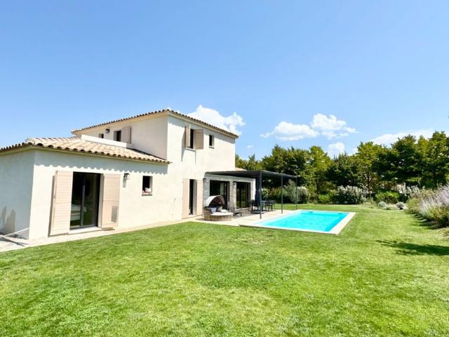 CRUYES PISCINE 175M² AIX NORD