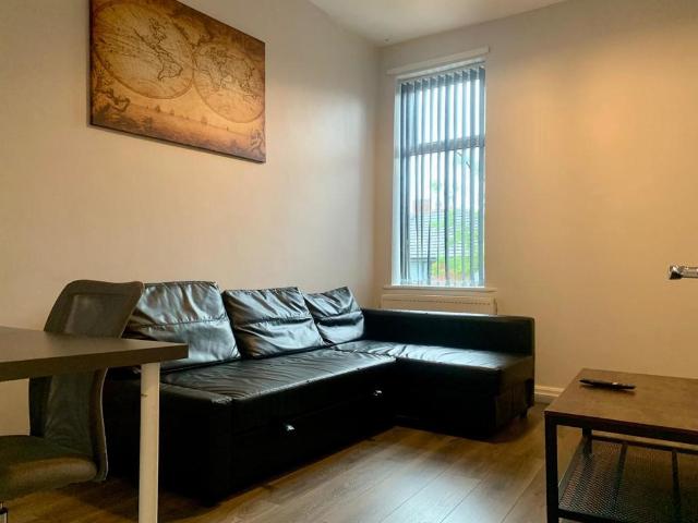 Crumpsall Lane, Manchester 1 bed apartment to rent £1,175 pcm £271 pw