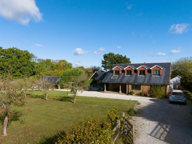 Crundalls Bungalow, Gedges Hill. 4 bed detached house to rent £4,000 pcm £923 pw