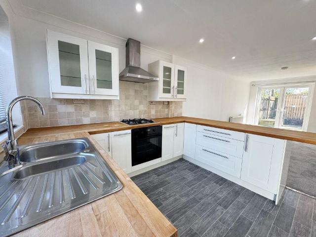 Crundens Road, London, CR2 3 bed semi detached house to rent £2,300 pcm £531 pw