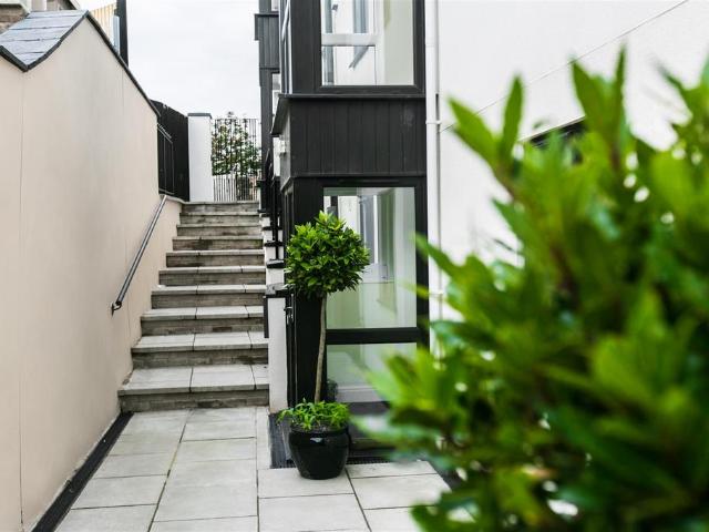 Crwys Court, Cardiff CF24 1 bed flat to rent £890 pcm £205 pw
