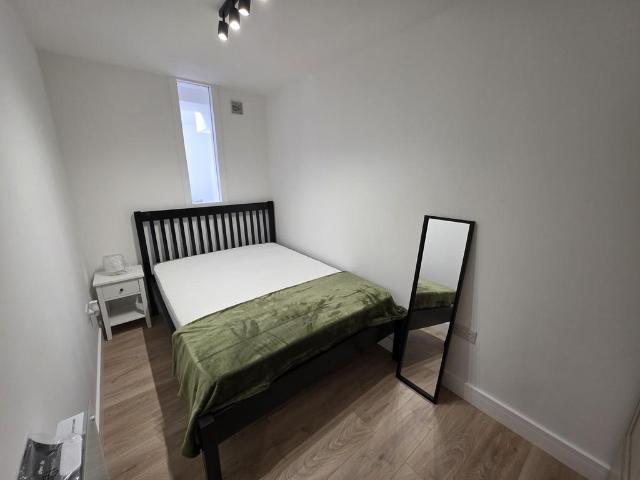 Crwys Road, Cardiff, CF24 1 bed flat to rent £1,050 pcm £242 pw