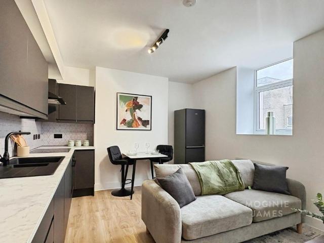 Crwys Road, Cardiff, CF24 2 bed flat to rent £1,650 pcm £381 pw