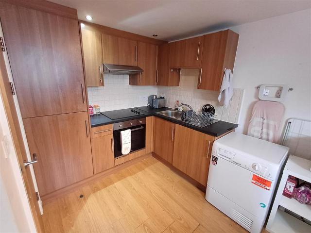 Crwys Road, Cardiff CF24 2 bed flat to rent £1,150 pcm £265 pw