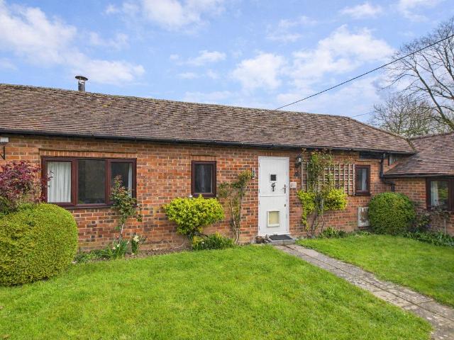 Cryers Hill Road, High Wycombe HP15, 2 bed bungalow to rent, £1,795 pcm | PrimeLocation