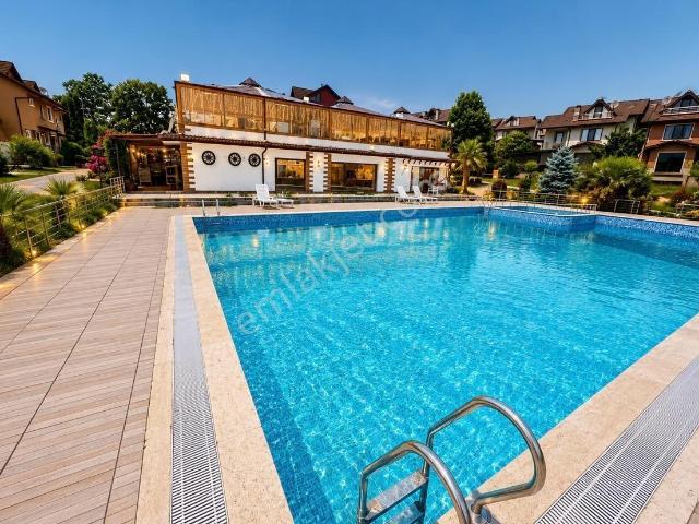 Crystal Continental Sitesinde Satılık 5+1 Villa