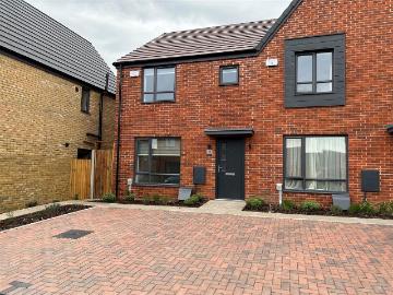 Crystal Crescent, Malvern WR14, 3 bed end terrace house to rent, £1,275 pcm | PrimeLocation
