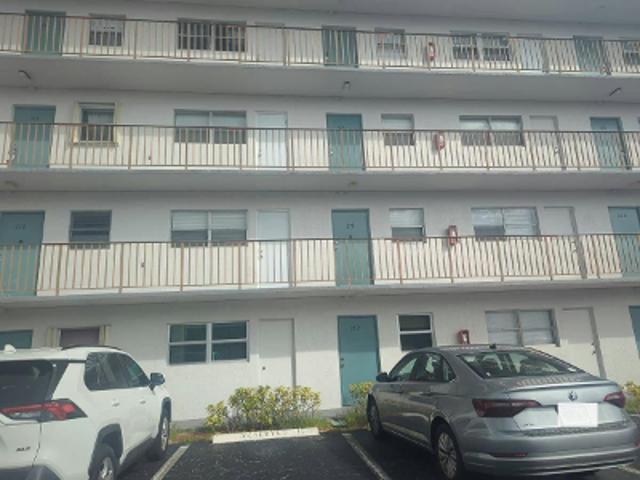Crystal Lake Dr Apt 219