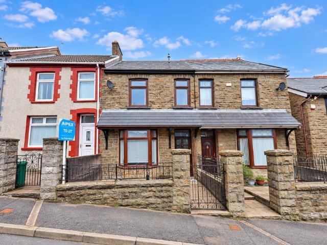 Cwmaman, Aberdare CF44 3 bed terraced house to rent £850 pcm £196 pw
