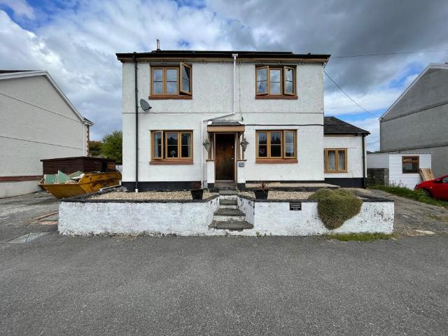 Cwmphil Road, Lower Cwmtwrch, Swansea 4 bed detached house to rent £1,200 pcm £277 pw