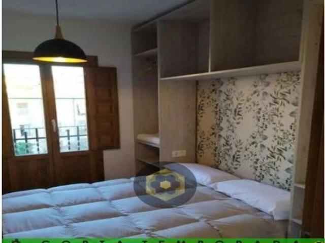 CT/LT/EST. Apartamento en ático amueblado de UN dormitorio zona Recogidas