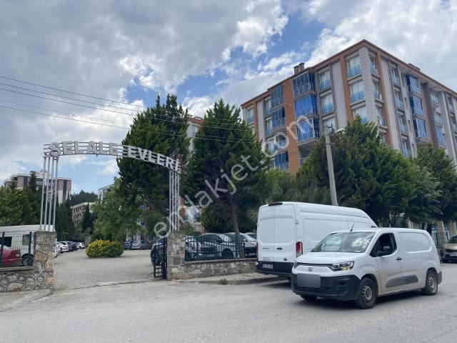 Cuma İnce'den Şelale Evlerinde Site İçi 3+1 Daire