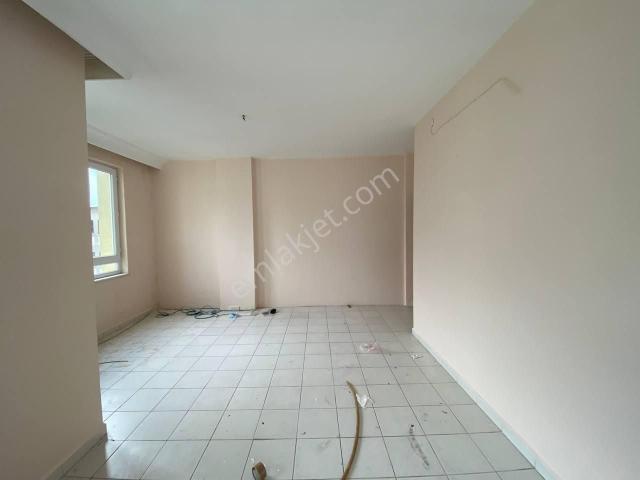 Cuma Pazarında 2+1 Ayrı Mutfaklı Boş Kiralık Daire