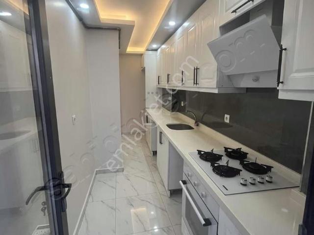 Cuma Pazarında 2+1 Kat 1 Asansör Ü Bina Da