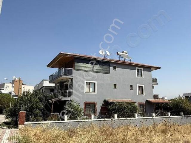 Cumaovası Emlaktan Satılık Barbaros'ta Müstakil 295m2 Villa