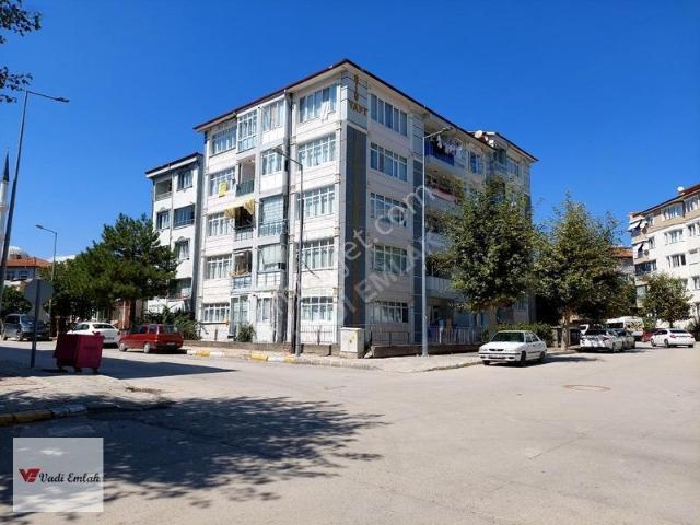 Cumartesi Pazarı'nın Üzerinde Satılık Bakımlı Daire | Vadi Emlak