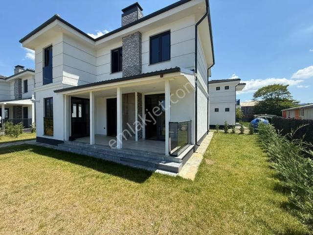 Cumayeri Çevrik Mahallesinde 330 M² Arsada 200 M² Villa
