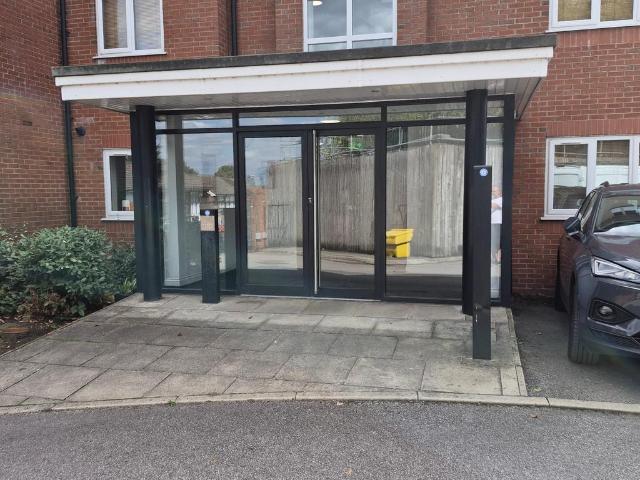 Cumberland Avenue, Swinton M27 2 bed apartment to rent £1,050 pcm £242 pw