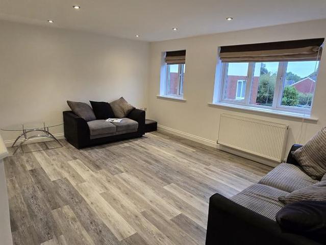 Cumberland Avenue, Swinton M27 2 bed apartment to rent £1,095 pcm £253 pw