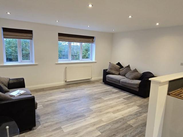 Cumberland Avenue, Swinton M27, 2 bed flat to rent, £1,095 pcm | PrimeLocation