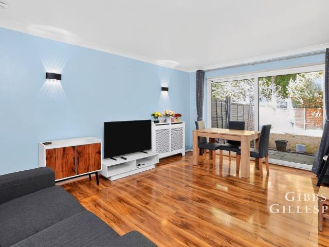 Cumberland Close, Amersham HP7, 2 bed flat to rent, £1,795 pcm | PrimeLocation