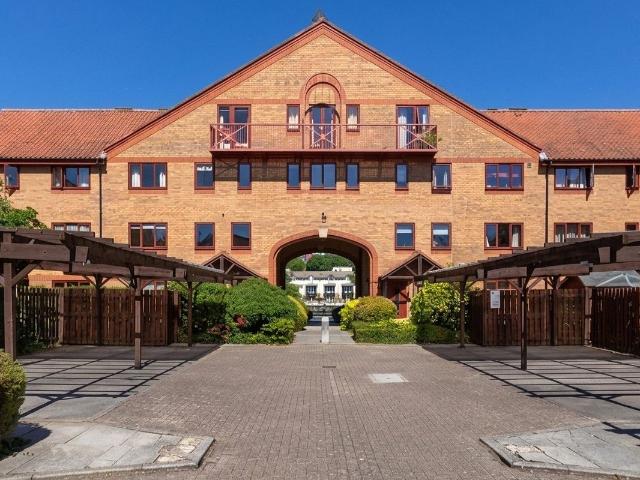 Cumberland Close, Bristol BS1, 1 bed flat to rent, £1,400 pcm | PrimeLocation