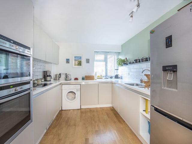 Cumberland Close, Twickenham TW1, 2 bed maisonette to rent, £2,817 pcm | PrimeLocation