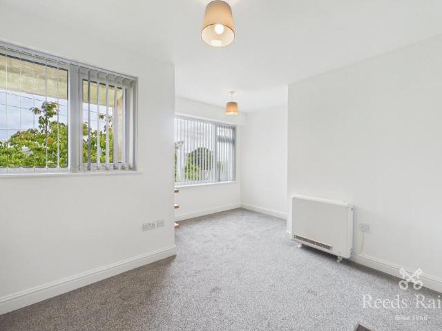 Cumberland Close, West Yorkshire HX2 1 bed apartment to rent £525 pcm £121 pw