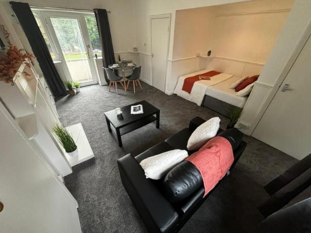 Cumberland Court, Headingley, Leeds LS6, Studio to rent, £720 pcm | PrimeLocation