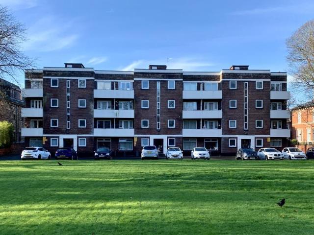 Cumberland Court, Leeds LS6 Studio to rent £740 pcm £171 pw