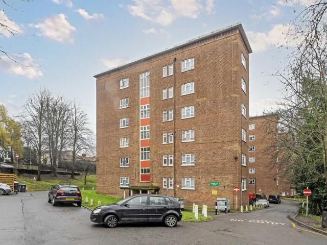 Cumberland House, London, KT2 7LJ, United Kingdom | 4 bed apartment for rent #140227133 | Rentberry