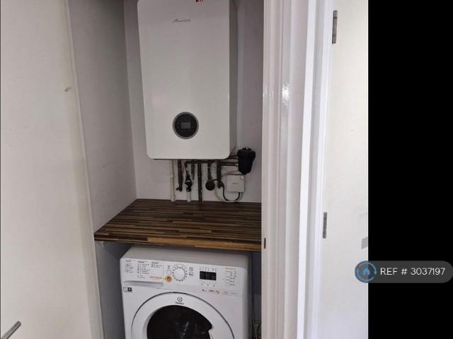 Cumberland Point, Manchester, M27 2 bed flat to rent £1,050 pcm £242 pw