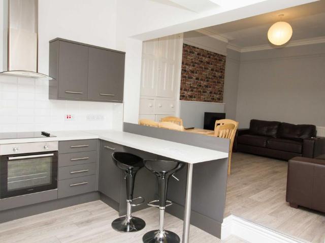 Cumberland Road, Loughborough LE11 5 bed house to rent £2,600 pcm £600 pw